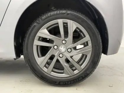 Photo 17 Peugeot 208  PureTech 75 S&S BVM5