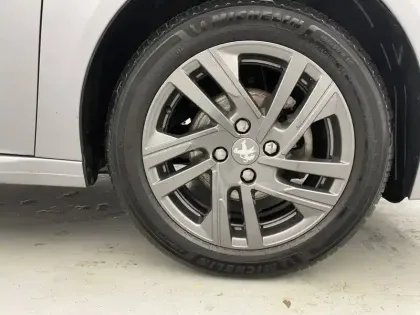 Photo 15 Peugeot 208  PureTech 75 S&S BVM5