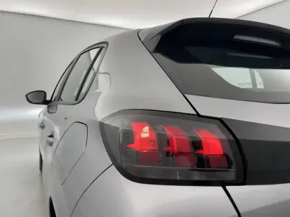 Photo 27 Peugeot 208  PureTech 75 S&S BVM5