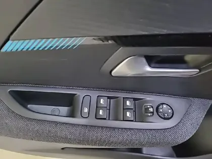 Photo 30 Peugeot 208  Electrique 50 kWh 136ch