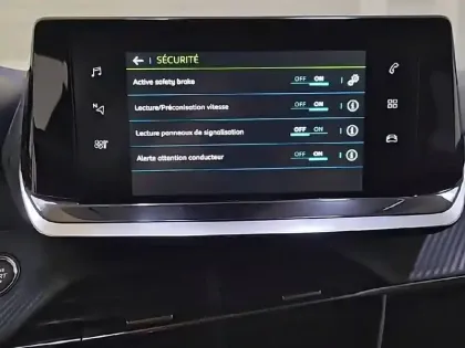 Photo 21 Peugeot 208  Electrique 50 kWh 136ch