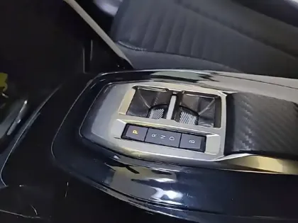 Photo 13 Peugeot 208  Electrique 50 kWh 136ch