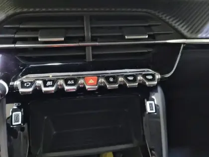 Photo 24 Peugeot 208  Electrique 50 kWh 136ch