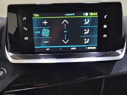 Photo 19 Peugeot 208  Electrique 50 kWh 136ch