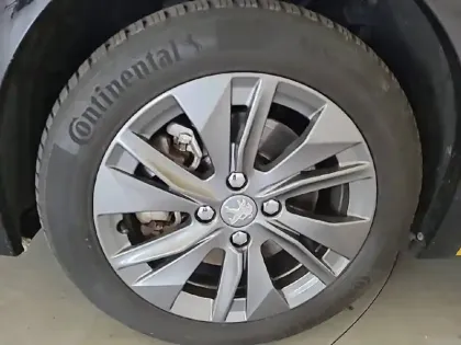 Photo 12 Peugeot 208  Electrique 50 kWh 136ch