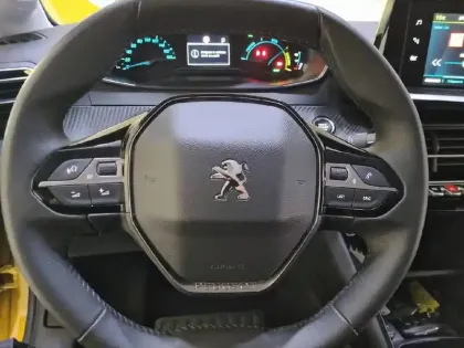 Photo 8 Peugeot 208  Electrique 50 kWh 136ch