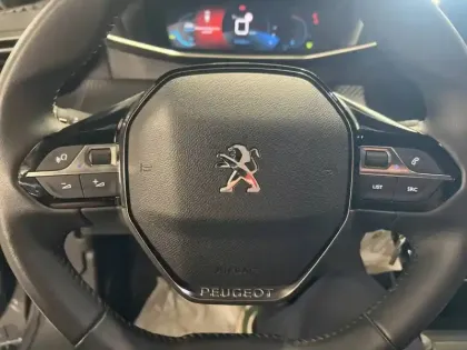 Photo 20 Peugeot 2008  PureTech 130 S&S BVM6