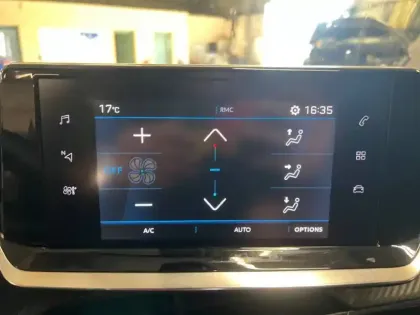 Photo 14 Peugeot 2008  PureTech 130 S&S BVM6