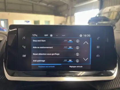 Photo 17 Peugeot 2008  PureTech 130 S&S BVM6