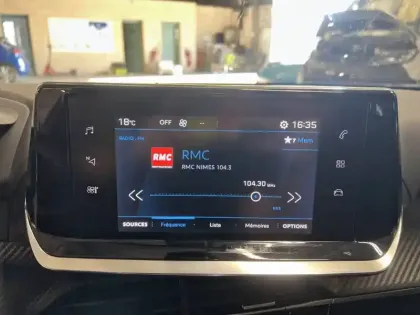 Photo 13 Peugeot 2008  PureTech 130 S&S BVM6