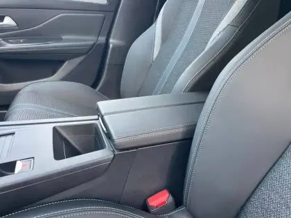 Photo 19 Peugeot 308  BlueHDi 130ch S&S EAT8