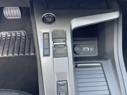 Photo 21 Peugeot 308  BlueHDi 130ch S&S EAT8