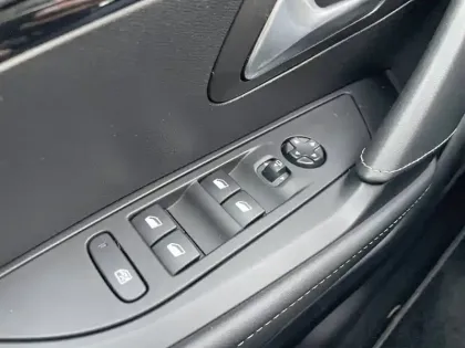 Photo 28 Peugeot 208  PureTech 130 S&S EAT8