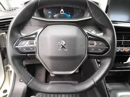 Photo 13 Peugeot 2008  PureTech 130 S&S BVM6