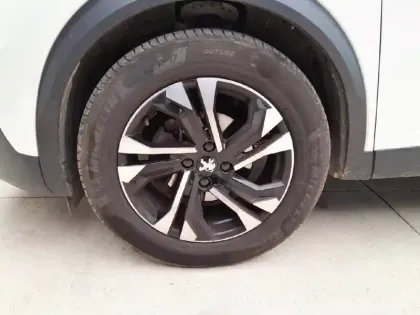 Photo 10 Peugeot 2008  PureTech 130 S&S BVM6