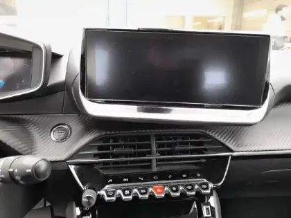 Photo 12 Peugeot 2008  PureTech 130 S&S BVM6