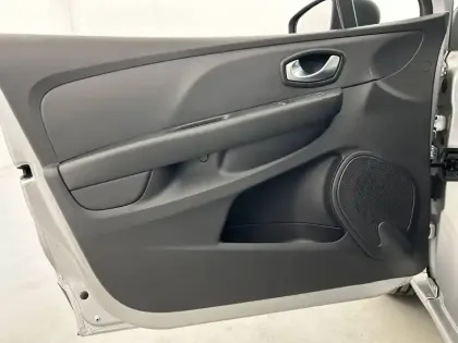 Photo 10 Renault Clio  1.2 16V 75