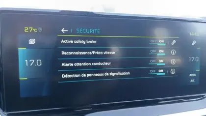 Photo 25 Peugeot 2008  Moteur électrique 136 ch