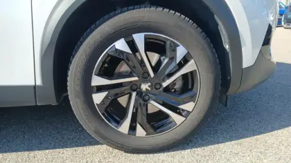 Photo 14 Peugeot 2008  Moteur électrique 136 ch