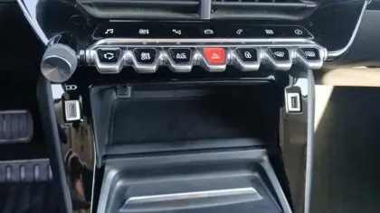 Photo 26 Peugeot 2008  Moteur électrique 136 ch