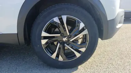 Photo 12 Peugeot 2008  Moteur électrique 136 ch