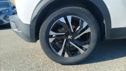 Photo 13 Peugeot 2008  Moteur électrique 136 ch