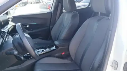 Photo 9 Peugeot 2008  Moteur électrique 136 ch