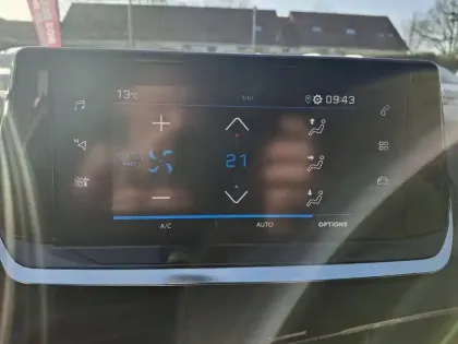 Photo 24 Peugeot 2008  PureTech 100 S&S BVM6