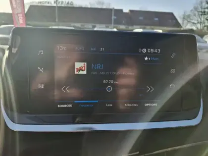 Photo 23 Peugeot 2008  PureTech 100 S&S BVM6