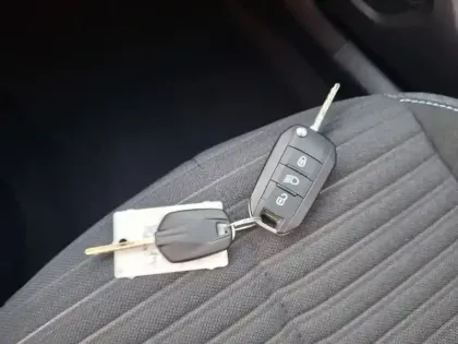 Photo 28 Peugeot 2008  PureTech 100 S&S BVM6