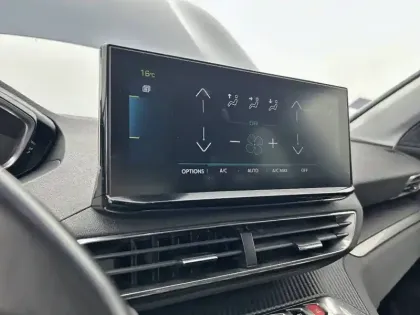 Photo 19 Peugeot 3008  Hybrid 225 e-EAT8