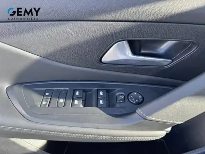 Photo 15 Peugeot 408  Hybrid 136 e-DCS6