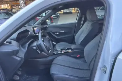 Photo 10 Peugeot 2008  PureTech 100 S&S BVM6