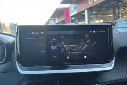 Photo 13 Peugeot 2008  PureTech 100 S&S BVM6