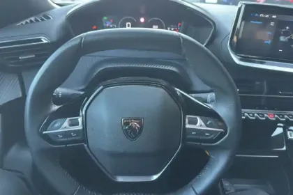 Photo 15 Peugeot 2008  PureTech 100 S&S BVM6