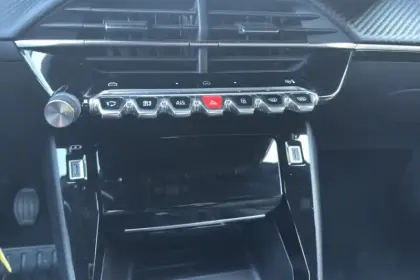 Photo 14 Peugeot 2008  PureTech 100 S&S BVM6