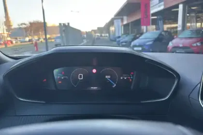 Photo 12 Peugeot 2008  PureTech 100 S&S BVM6