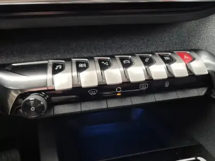 Photo 29 Peugeot 3008  Hybrid 136 e-DCS6