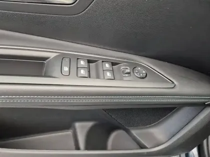 Photo 37 Peugeot 3008  Hybrid 136 e-DCS6