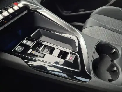 Photo 27 Peugeot 3008  Hybrid 136 e-DCS6