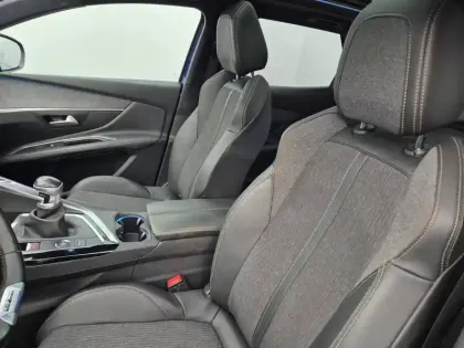 Photo 8 Peugeot 3008  Puretech 130ch S&S BVM6