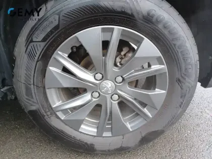 Photo 29 Peugeot 2008  PureTech 130 S&S EAT8