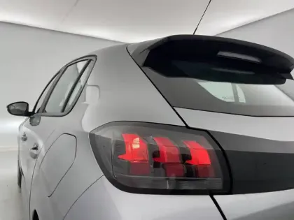 Photo 27 Peugeot 208  PureTech 75 S&S BVM5