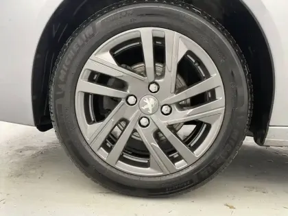 Photo 18 Peugeot 208  PureTech 75 S&S BVM5