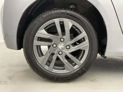 Photo 16 Peugeot 208  PureTech 75 S&S BVM5