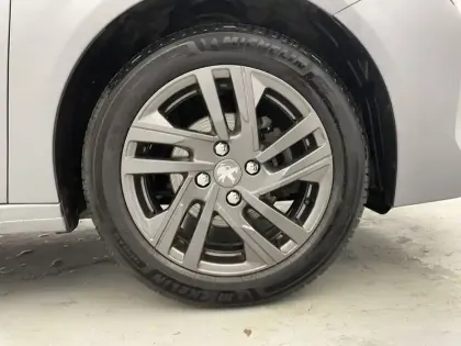 Photo 15 Peugeot 208  PureTech 75 S&S BVM5