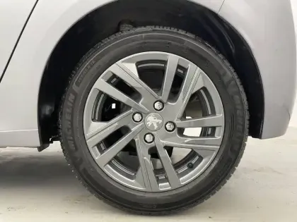 Photo 17 Peugeot 208  PureTech 75 S&S BVM5