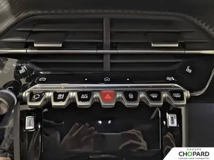 Photo 43 Peugeot 2008  Hybrid 145 e-DCS6