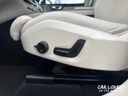 Photo 27 Volvo Xc60  T6 Recharge AWD 253 ch + 145 ch Geartronic 8