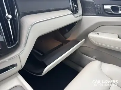 Photo 21 Volvo Xc60  T6 Recharge AWD 253 ch + 145 ch Geartronic 8